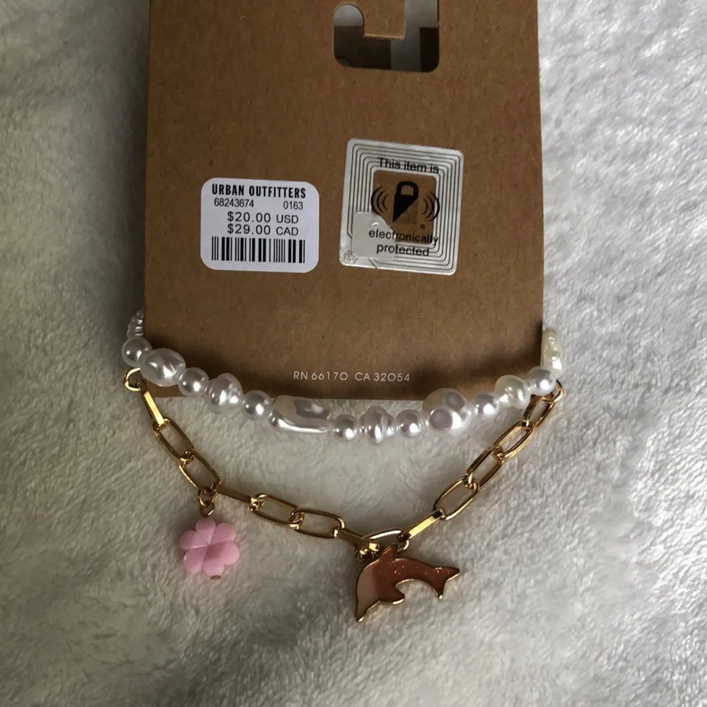 New urban outfitters faux pearl charm bracelet, gold tone chain and pearl